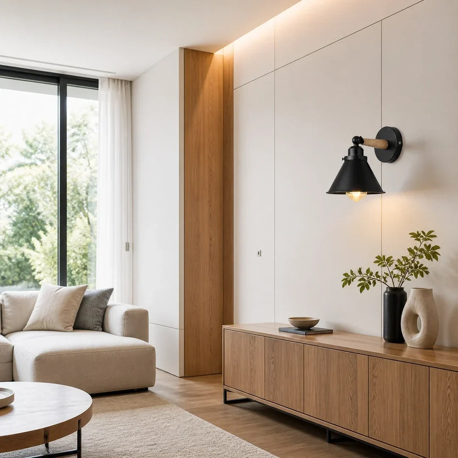 Arandela Industrial E27 Preta com Madeira — em ambiente moderno claro