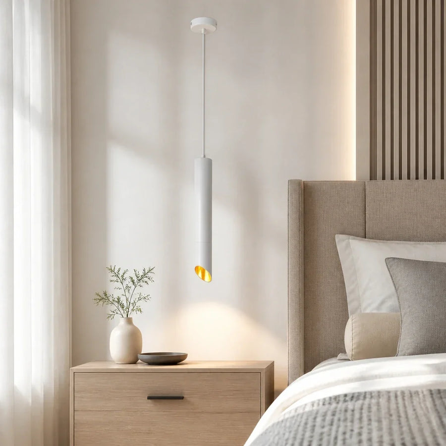 Pendente LED Tubular Branco e Dourado - Luno — pendente led luno branco e dourado em ambiente moderno claro