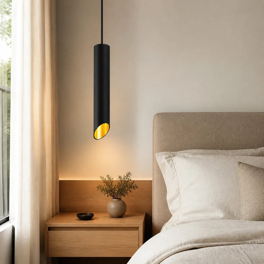 Pendente LED Tubular Preto e Dourado - Luno — pendente led luno preto e dourado em ambiente moderno claro